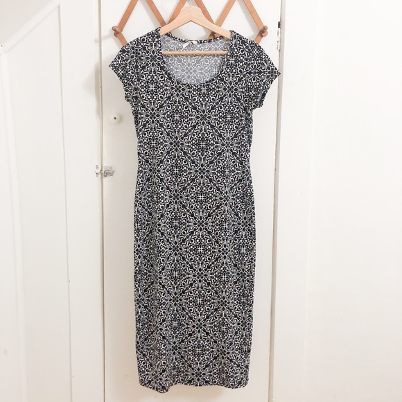 Patterned Dress - Picture 2 of 5